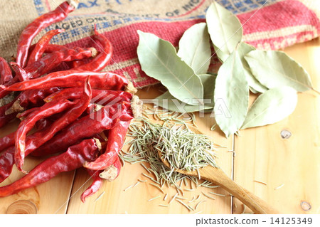 Dry herbs and spices Dry herbs and spices 14125349