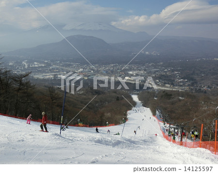 輕井澤王子酒店滑雪場的全景 輕井澤王子酒店滑雪場的全景 14125597