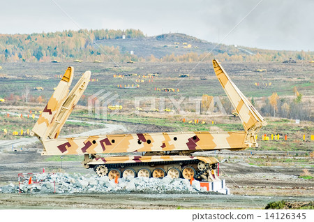 Bridge layer MTU-72 in action. Russia Bridge layer MTU-72 in action. Russia 14126345
