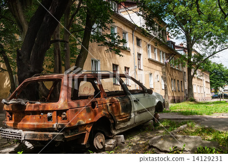 Residental house and burned-down vehicle 14129231