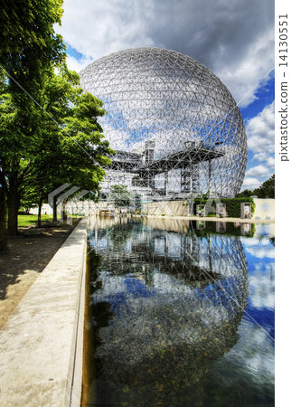 A vertical view of the Biosphere in Montreal 14130551