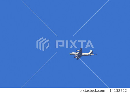 航行在藍天的P-3C巡邏機 14132822