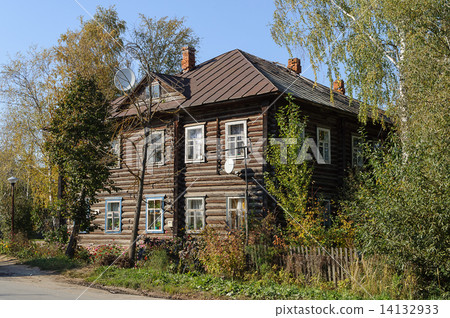 Old two-storey log house Old two-storey log house 14132933