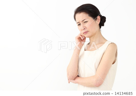 生氣的中間女人 生氣的中間女人 14134685