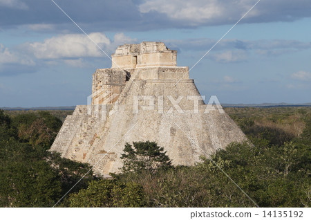 Uxmal remains 14135192