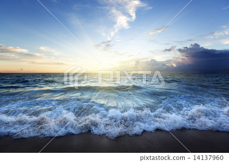 Sunset on Seychelles beach 14137960