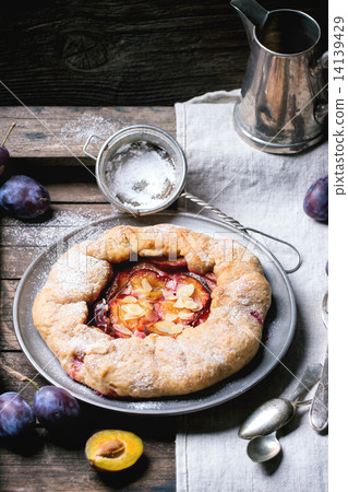 Cake with plums 14139429