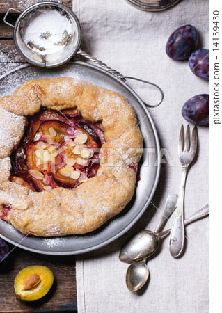 Cake with plums 14139430