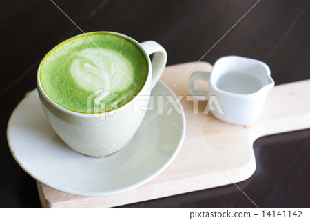 Matcha Latte Cup of green tea 14141142