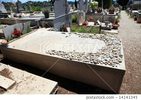Marc Chagall tomb at the old cemetery in Saint Paul de Vence, Pr 14141345