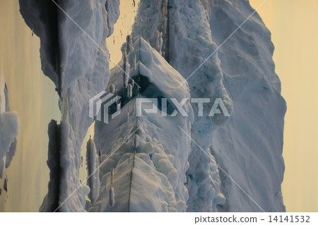  Greenland Glacier White Night Cruise (Glaciers in Greenland - the midnight sun tour) 14141532