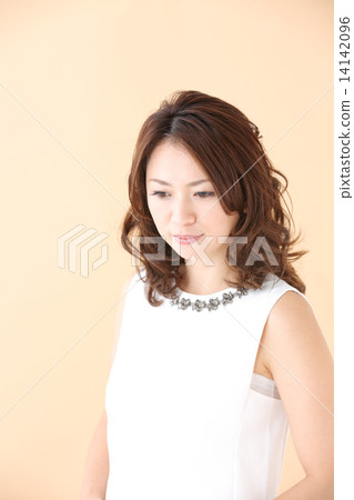 女裝·米色背 女裝·米色背 14142096