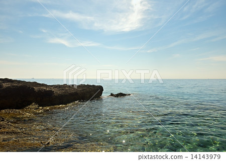 Coastline with horizon and sky Coastline with horizon and sky 14143979