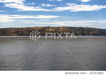 Coastline with horizon and sky 14143982