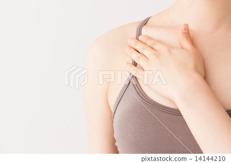 觸碰 領口 露肩 14144210