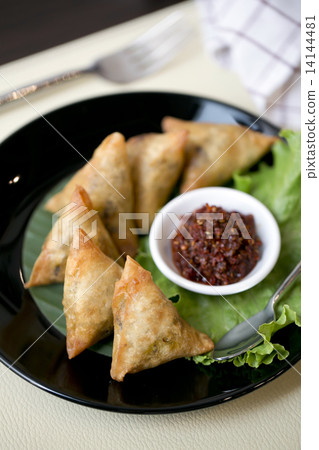 Samosa with chilli sauce 14144481