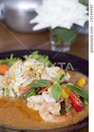 Fried noodle with shrimp and red curry Fried noodle with shrimp and red curry 14144497