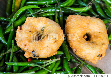 Uluntu Vadai with green chili pepper, a popular Southern Indian deep fried snack Uluntu Vadai with green chili pepper, a popular Southern Indian deep fried snack 14148081