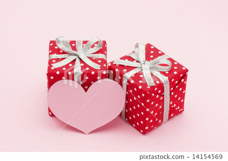 Polka-dotted gift box and heart Polka-dotted gift box and heart 14154569