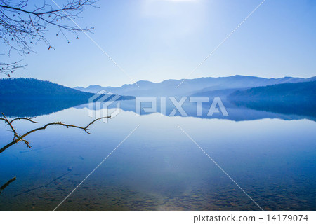 湖Kussharo湖秋天(弟子屈鎮) 湖Kussharo湖秋天(弟子屈鎮) 14179074