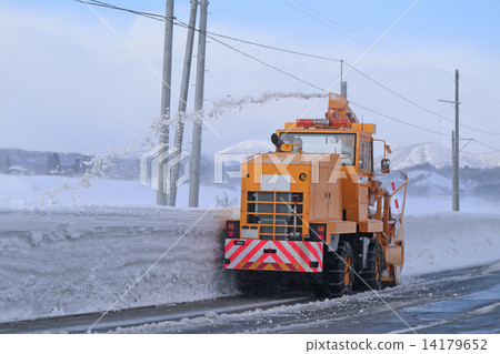 Snow removal scenery in winter Snow removal scenery in winter 14179652