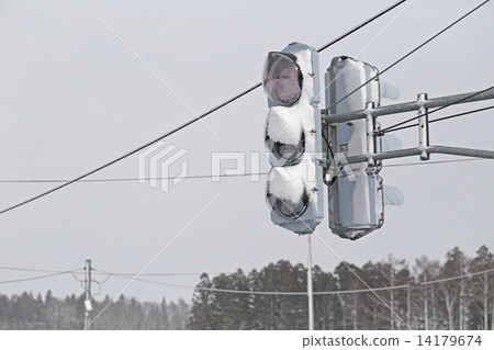 行人信號機下雪 14179674