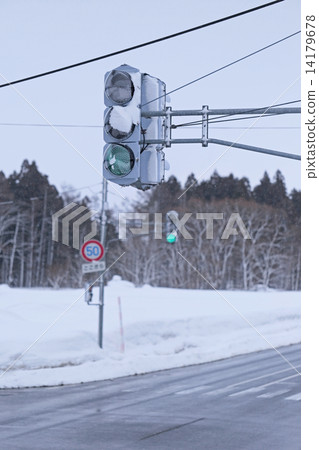 行人信號機下雪 14179678