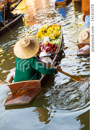 Traditional floating market in Damnoen Saduak 14181978