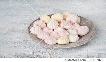 Colorful meringue 14182020