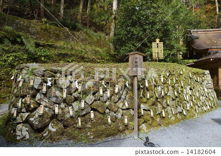 Shipbuilding stones Kibune shrine 14182604