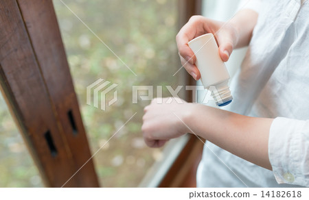 昆蟲叮咬 昆蟲叮咬 14182618