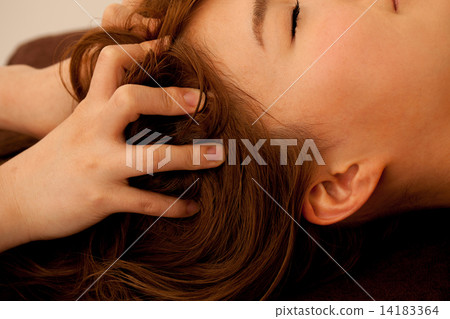 scalp care, head massage, female 14183364