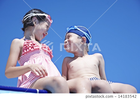 Family and summer vacation 14183542