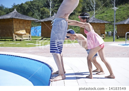 Family and summer vacation Family and summer vacation 14183549