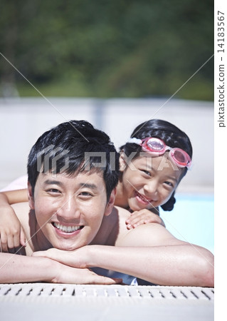 Family and summer vacation 14183567