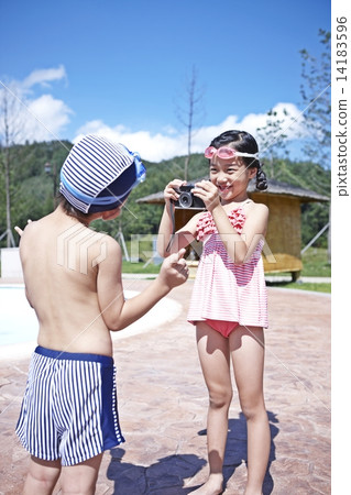 Family and summer vacation 14183596