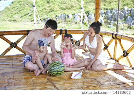 Family and summer vacation Family and summer vacation 14183602