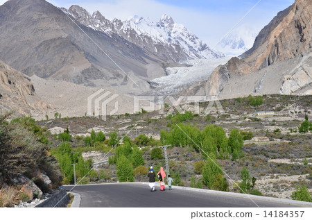 Pakistan upper Hunzapath Karakoram Highway and Paku Pakistani family walking in the glacier 14184357