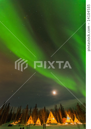 Tipy and Aurora Canada Yellow Knife northern light canada 14184585