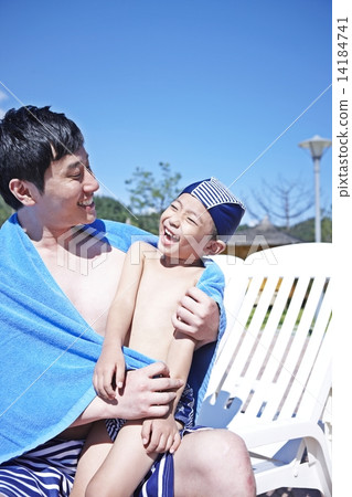 Family and summer vacation 14184741