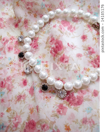Floral stall and necklace Floral stall and necklace 14185176