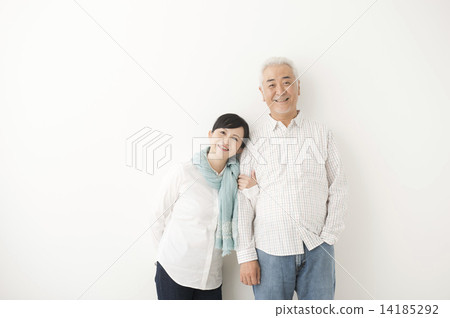 微笑與胳膊的資深夫婦 微笑與胳膊的資深夫婦 14185292