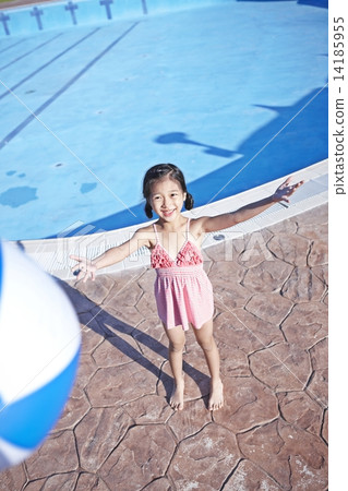 Family's summer vacation 14185955