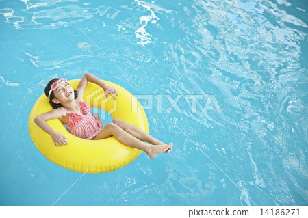 Families playing in the water Families playing in the water 14186271