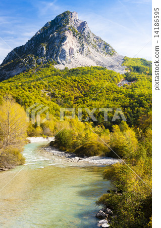 valley of river Verdon in autumn, Provence, France 14186595