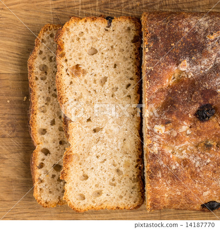 Sliced loaf of homemade unleavened wheat bread 14187770