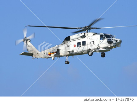 海上自衛隊SD-60K船的反潛直升機活躍在藍天背景下的災害調度 14187870