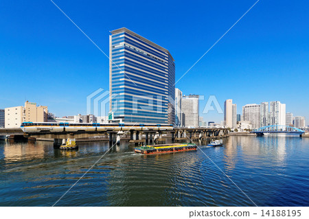 穿過單軌鐵路和運河的船,當穿過Tennozu小島駐地時 穿過單軌鐵路和運河的船,當穿過Tennozu小島駐地時 14188195