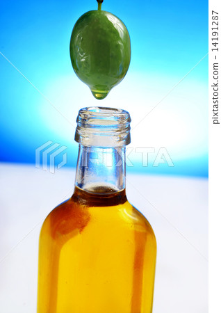 olive and olive oil 14191287