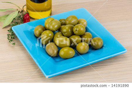 Green olives 14191890